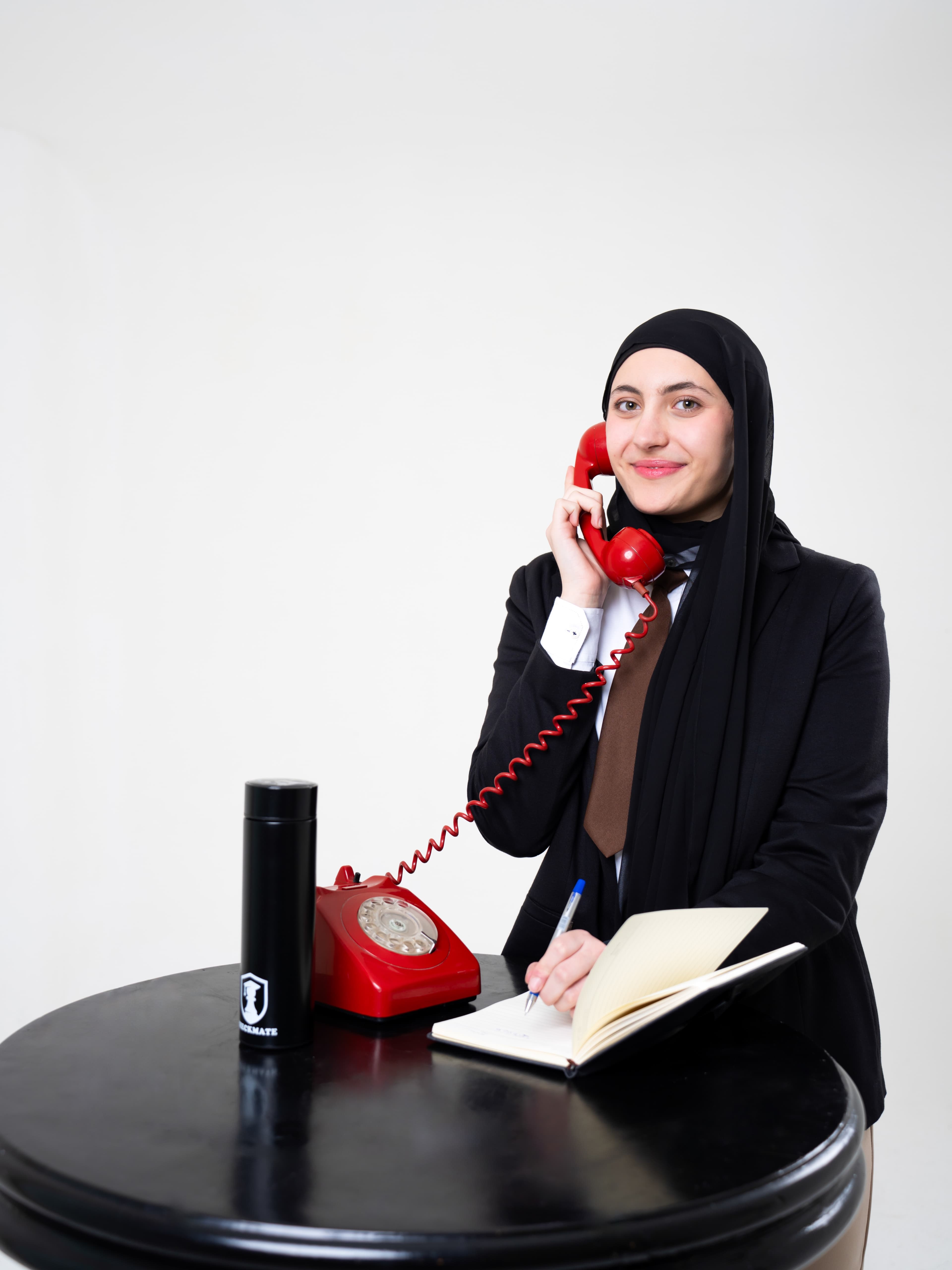 فريق CheckMate Academy يتابع الدعم عبر الهاتف والدفتر
